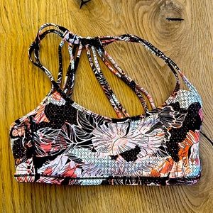 Lululemon free to be sports bra size 4